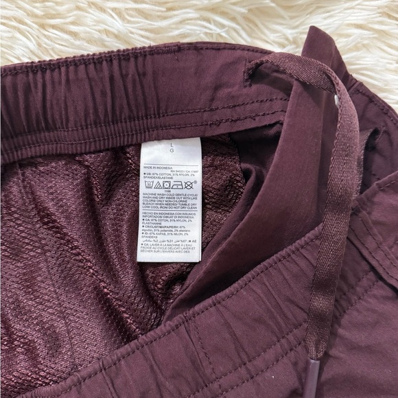 Old Navy Red Cargo Shorts with Brown Accents - Picture 5 of 6